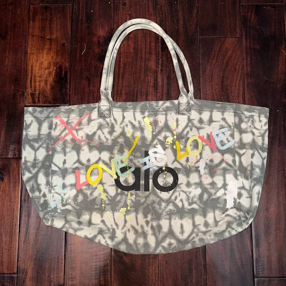 RARE Alo Yoga "Love is Love" Pride Tote! โจ๐ณ๏ธโ๐ - Picture 1 of 3